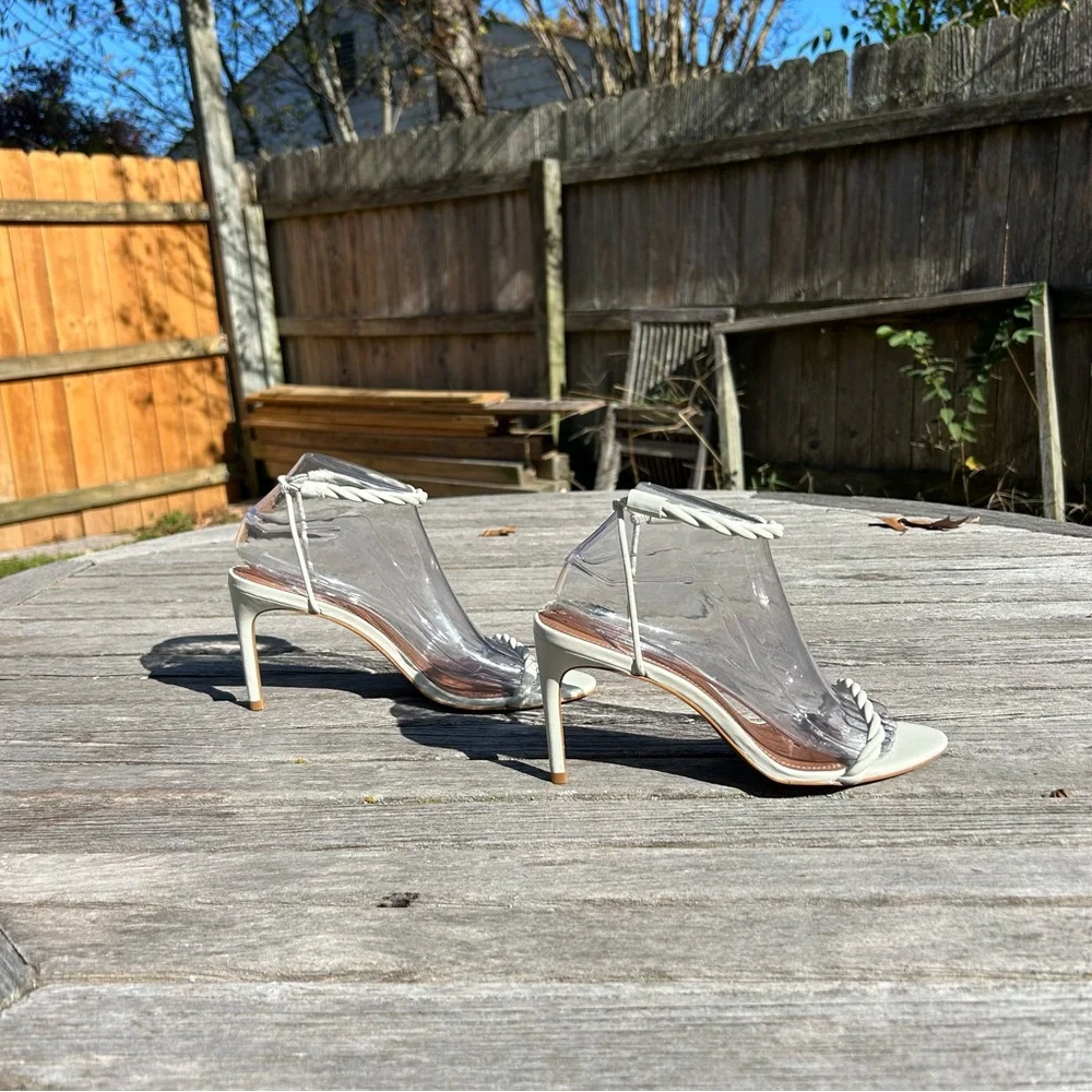 BCBGMAXAZRIA‎ Women’s Taylor Twist-Strap Sandal in white size 8.5